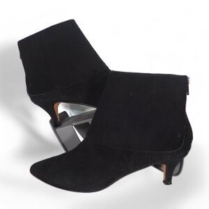 Butter Shoes Suede Kitten Heel Booties Black Suede Women's 7.5